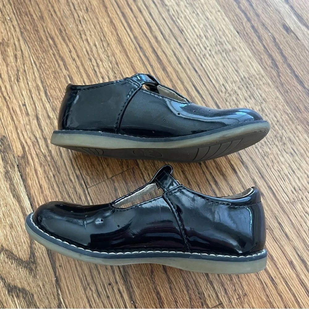FootMates Black Patent Mary Jane Dress Shoes for Kids